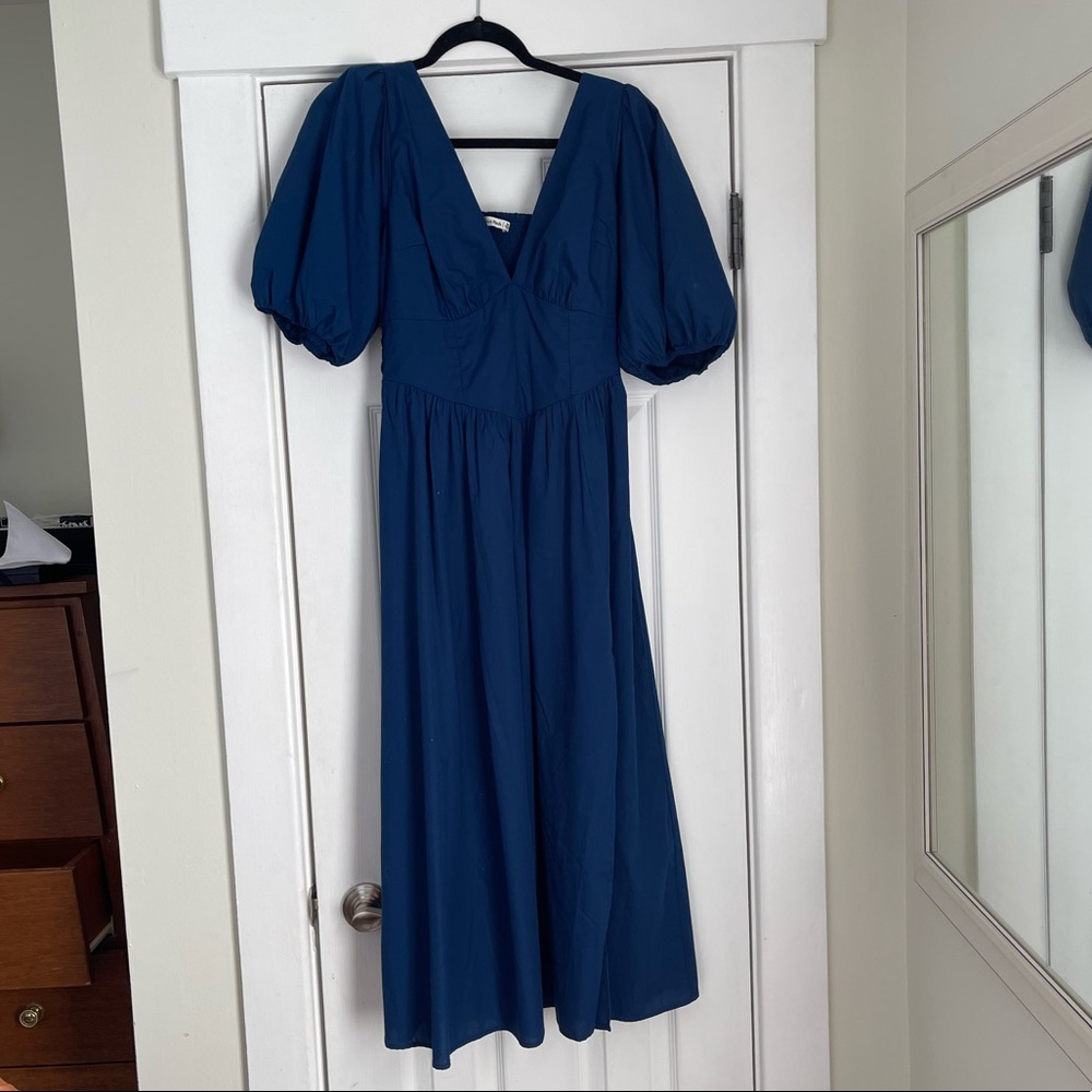 Abercrombie puff sleeve midi dress. Corset waist detail, navy blue size M